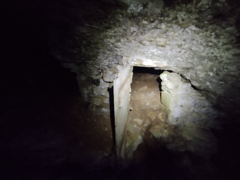 Rive gauche vallon Créancey : une des 2 entrées 1 (fermée par porte)
Fichier manquant